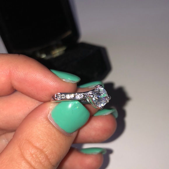 Diamond ring - Picture 3 of 4